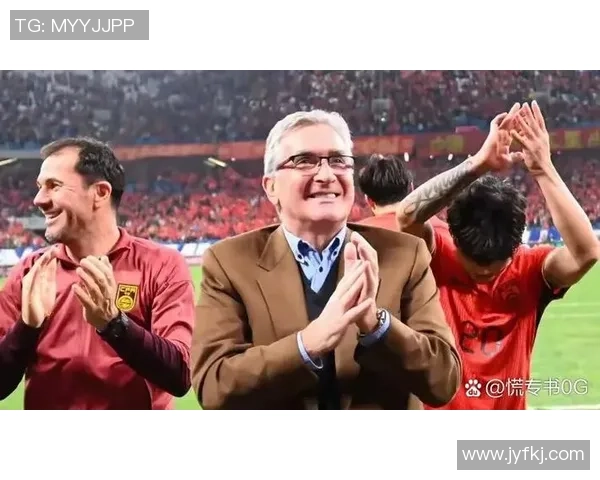 足球明星在绿茵场上挥洒汗水展现激情与荣耀的精彩瞬间